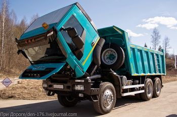 IVECO TRAKKER самосвал 6х4, 2014 г.в.