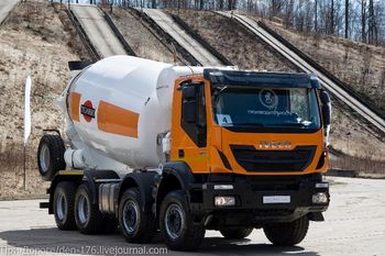 IVECO TRAKKER самосвал 6х4, 2014 г.в.